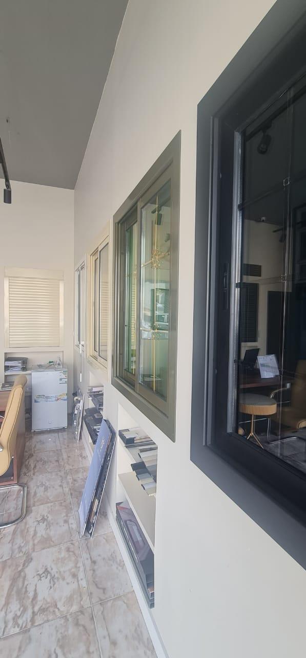 نوافذ المنيوم حديثة